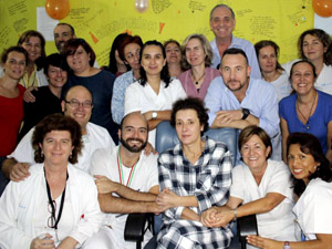 Fotografa de Portada: Teresa Romero, con los mdicos y compaeros del Hospital Carlos III