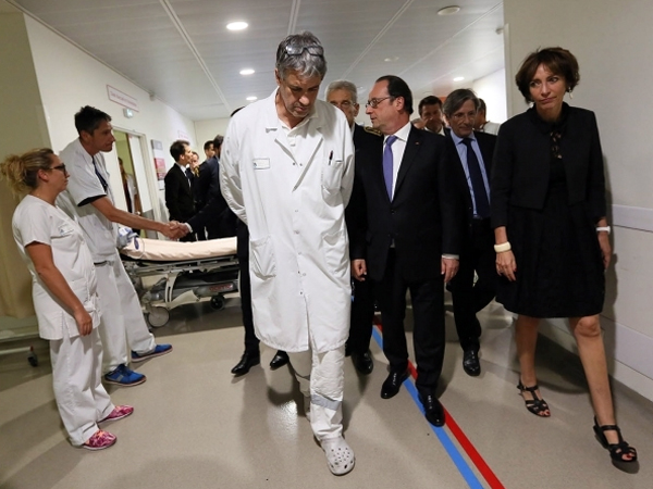 Fotografa de Portada: Franois Hollande visita a los heridos en el atentado de Niza (foto: Presidencia de la Repblica)