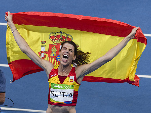 Fotografa de Portada: Ruth Beitia celebra su medalla de oro en salto de altura (foto: Comit Olmpico Espaol - COE)